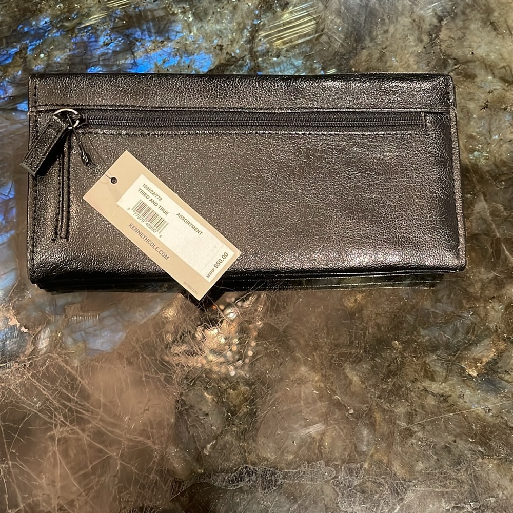Kenneth Cole Reaction Wallet - NWT - Picture 4 of 4